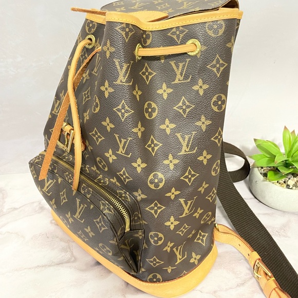 SOLD ON INSTAGRAM PAGE. LOUIS VUITTON MONTSOURIS GM BACKPACK - Picture 6 of 16